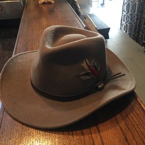 Beautiful boho hat with Feather. Only wore once.